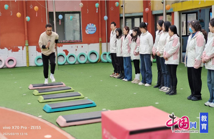 绵阳市盐亭县岐伯幼儿园开展户外体能大循环专题体验式教研活动(图2)