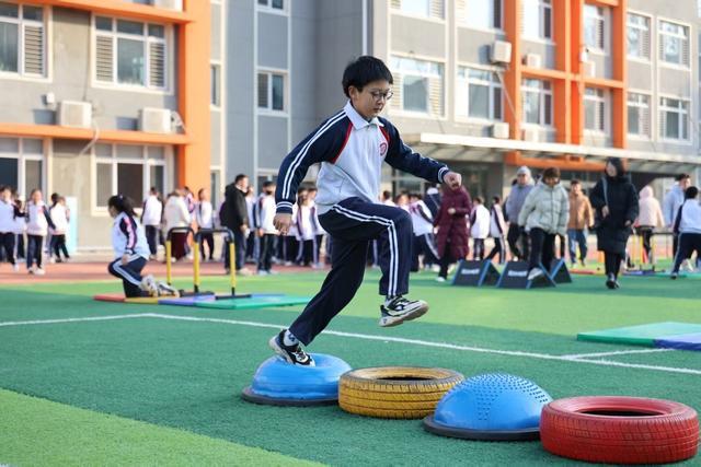 “奔跑吧·少年”趣味运动会走进德茂学校科学健身赋能大兴学子成长(图2)
