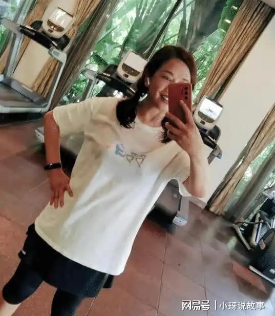 陈松伶魔鬼训练减重27斤暴瘦后皮松脸黑小8岁老公监督减肥(图4)